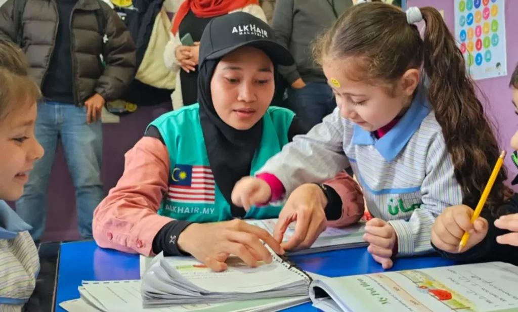 Bagaimana Bantuan Persekolahan Membantu Anak Yatim? 7 Fakta Tentang Keperluan Pendidikan Mereka 3 bantuan persekolahan - 04
